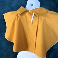 zacht kraagje okergeel, natuurbegrafenis, crematie, minimalistisch, duurzaam en afbreekbaar